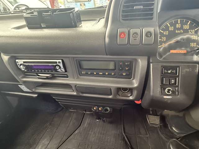 Isuzu Elf 12