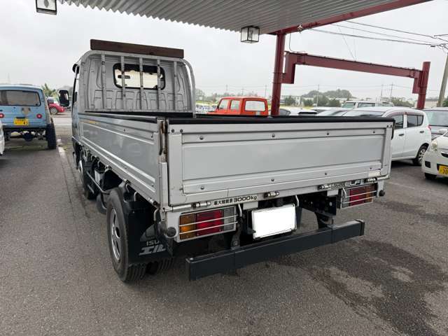 Isuzu Elf 4