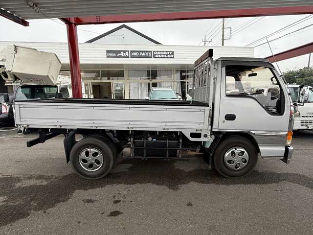 Isuzu Elf 7