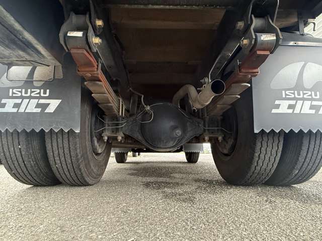 Isuzu Elf 9