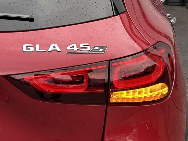 Mercedes-Benz GLA-Class 11