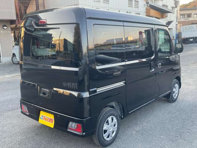 Daihatsu Hijet Cargo 8