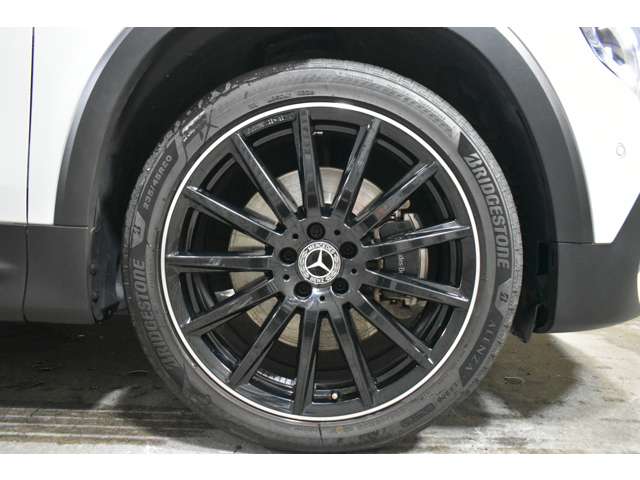 Mercedes-Benz GLB 12