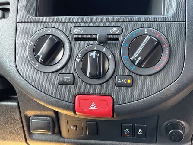 Nissan AD 12