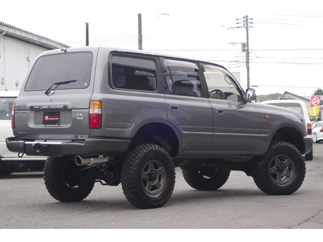 Toyota Land Cruiser 80 2