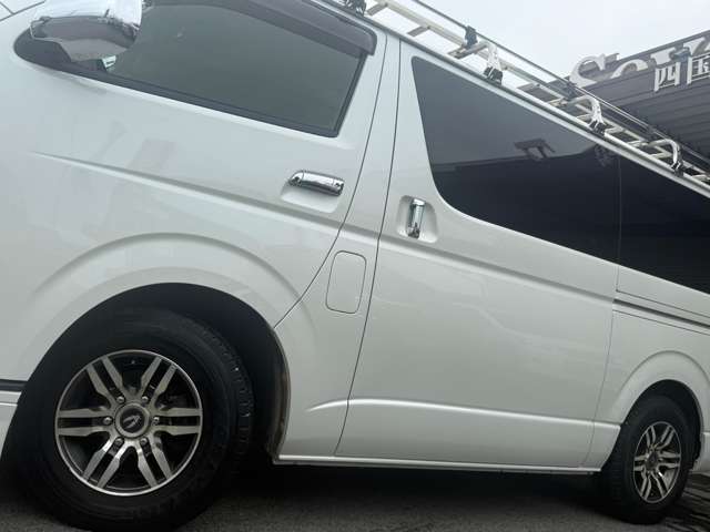 Toyota Hiace Van 11
