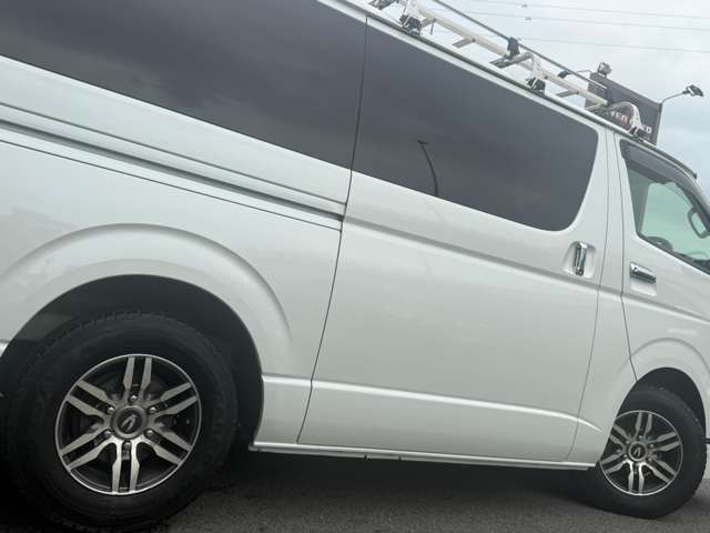 Toyota Hiace Van 12