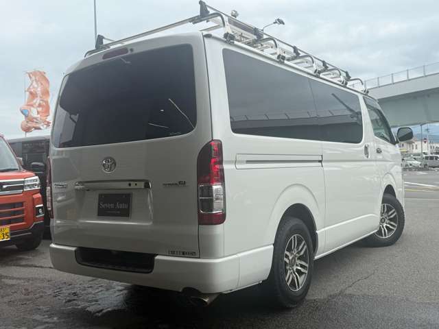 Toyota Hiace Van 5