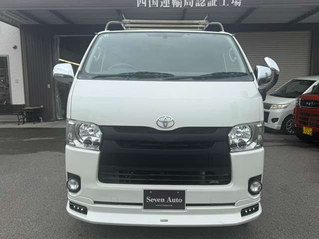 Toyota Hiace Van 6