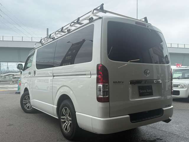 Toyota Hiace Van 9