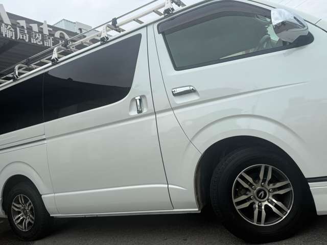 Toyota Hiace Van 10