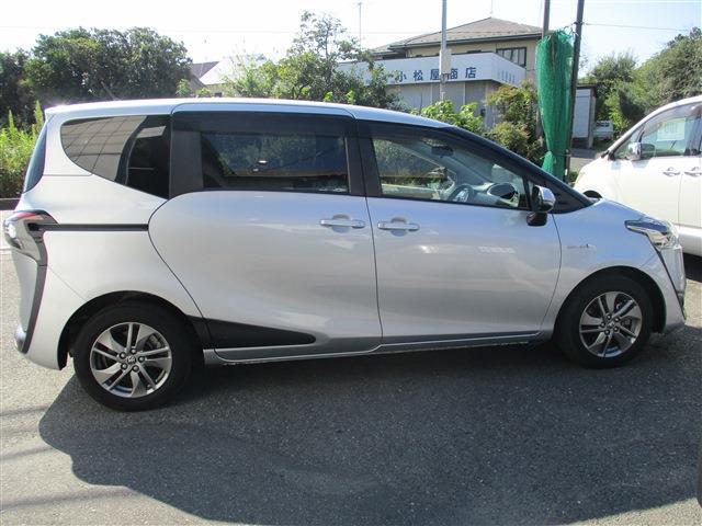 Toyota Sienta 3