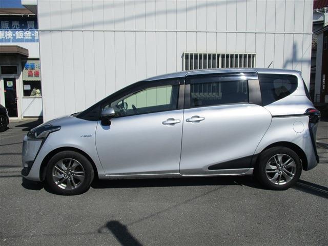Toyota Sienta 4