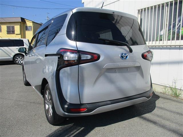 Toyota Sienta 5