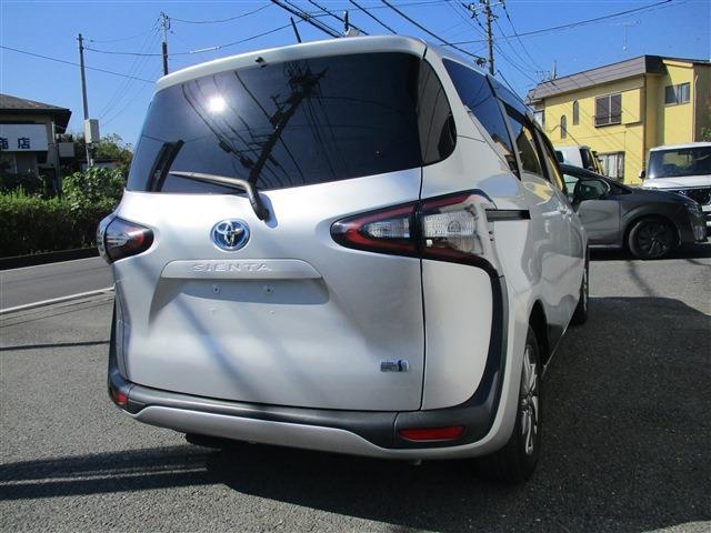 Toyota Sienta 6