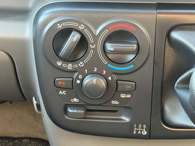 Nissan NV100 Clipper 11