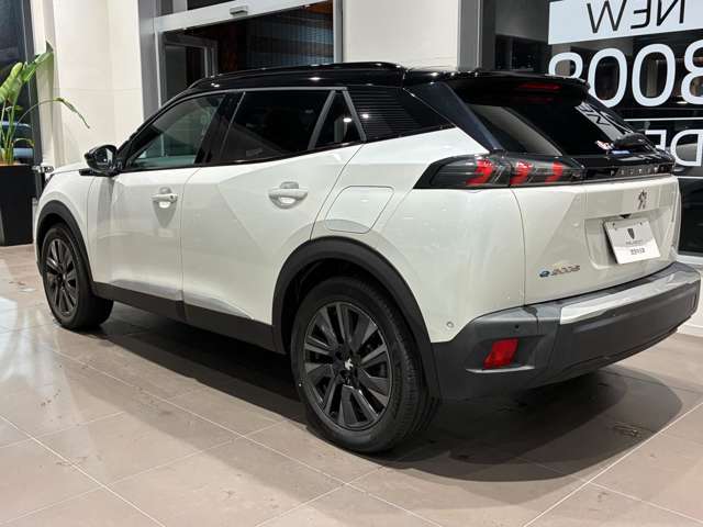 Peugeot SUV e-2008 6