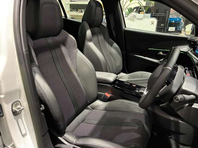 Peugeot SUV e-2008 8