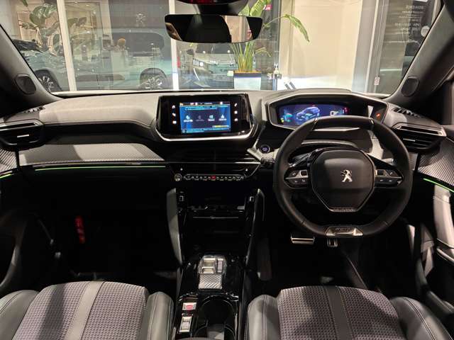 Peugeot SUV e-2008 9