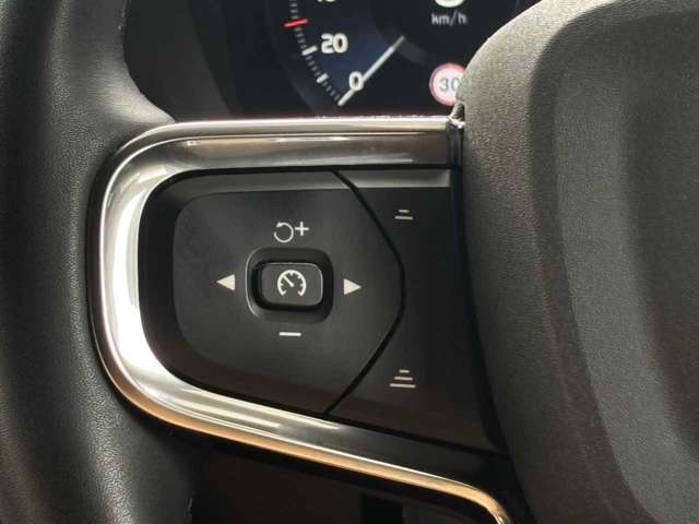 Volvo XC40 8