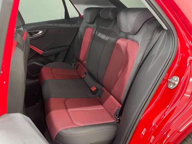 Audi Q2 12