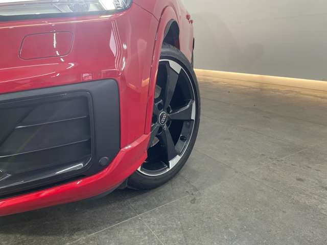 Audi Q2 8