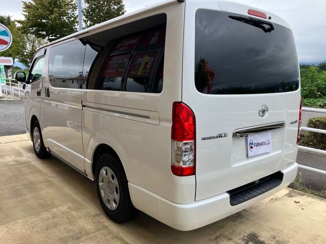 Toyota Hiace Van 4
