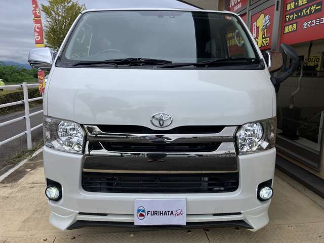 Toyota Hiace Van 7
