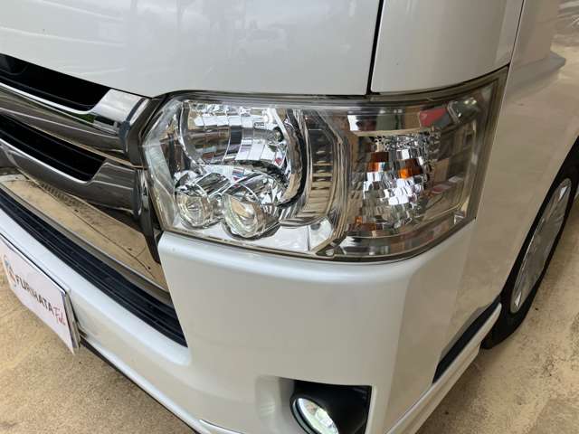 Toyota Hiace Van 10