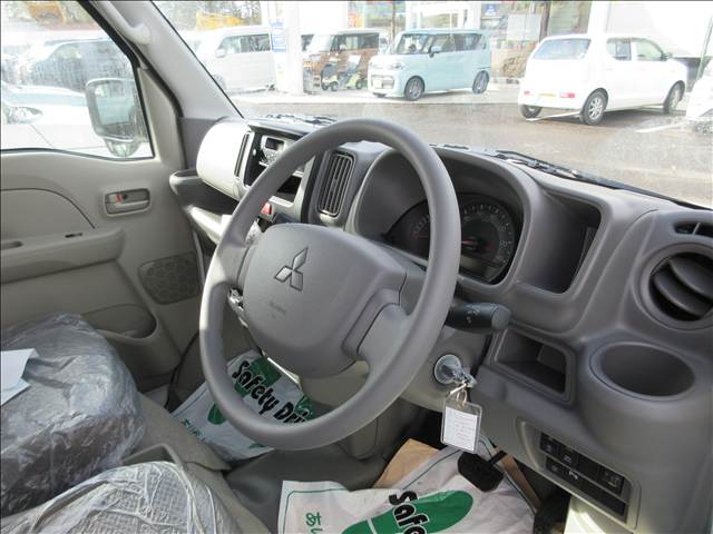 Mitsubishi Minicab Van 5