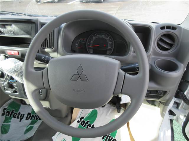 Mitsubishi Minicab Van 6