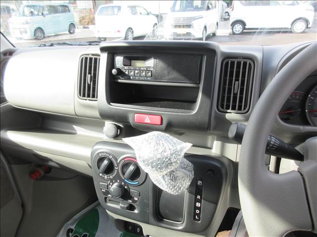 Mitsubishi Minicab Van 7