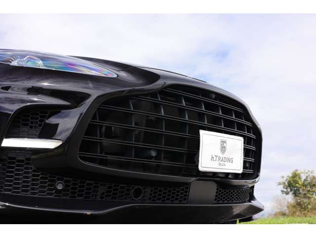 Aston Martin DBX 12