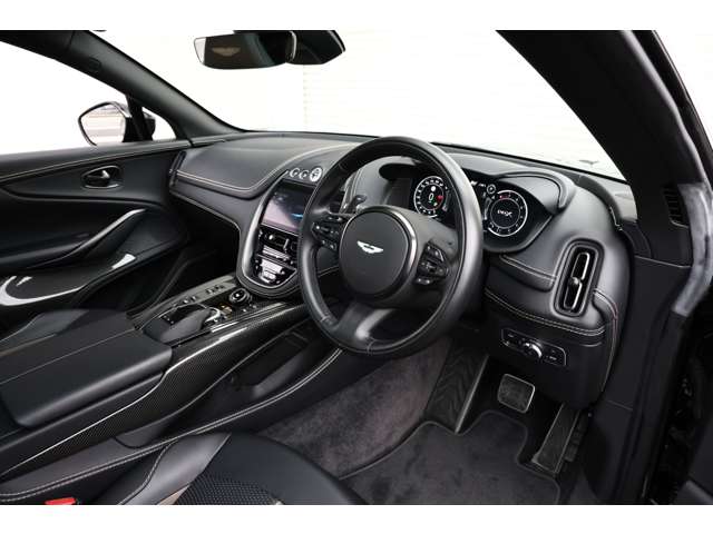 Aston Martin DBX 3