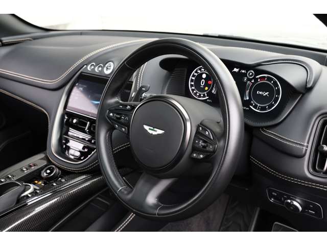 Aston Martin DBX 4