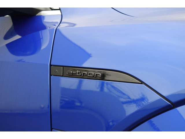 Audi SQ8 Sportback e-tron 7