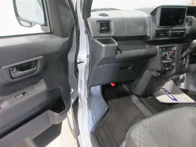 Daihatsu Hijet Cargo 5