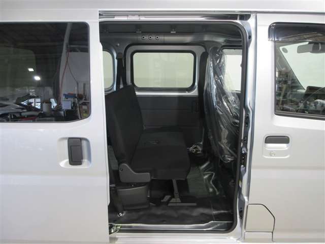 Daihatsu Hijet Cargo 7