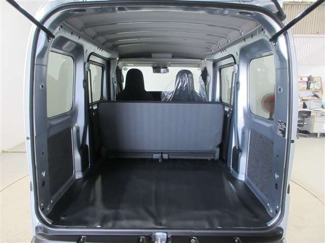 Daihatsu Hijet Cargo 9