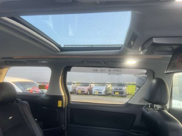 Toyota Vellfire 12