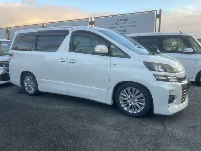 Toyota Vellfire 4