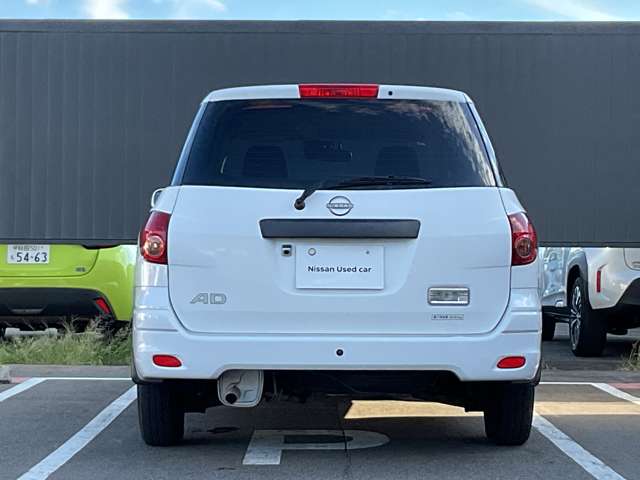 Nissan AD 5