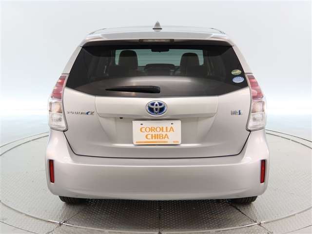 Toyota Prius α 4