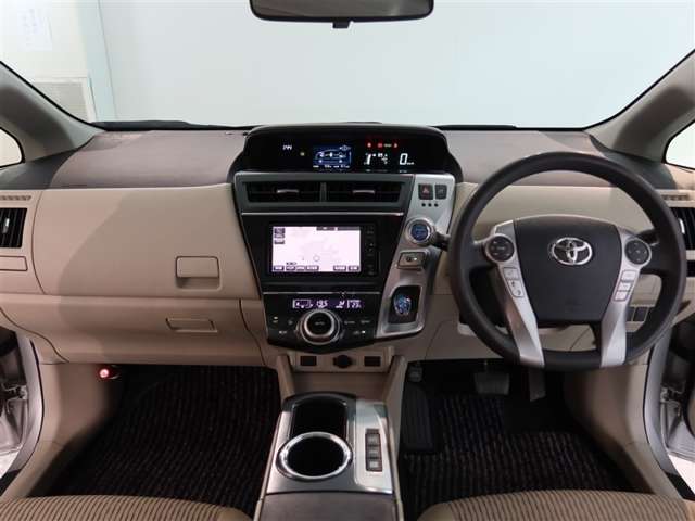 Toyota Prius α 8