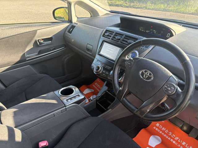 Toyota Prius α 3