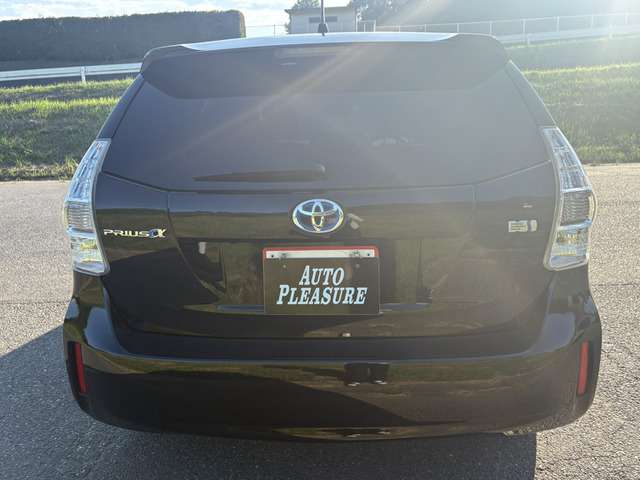 Toyota Prius α 8