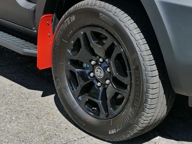 Toyota Land Cruiser FJ 13