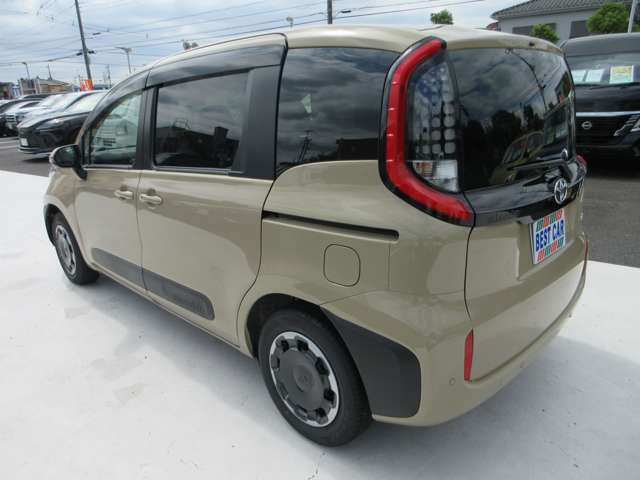 Toyota Sienta 11
