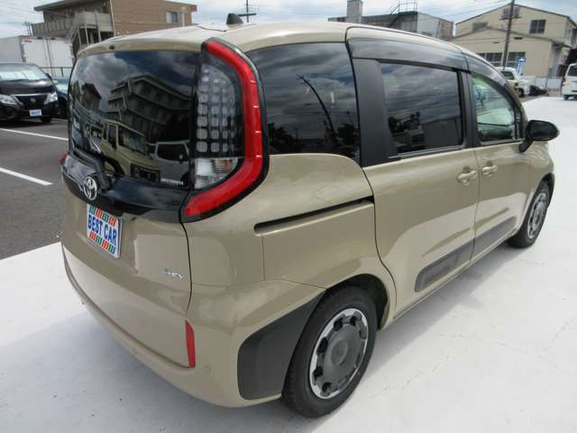 Toyota Sienta 8