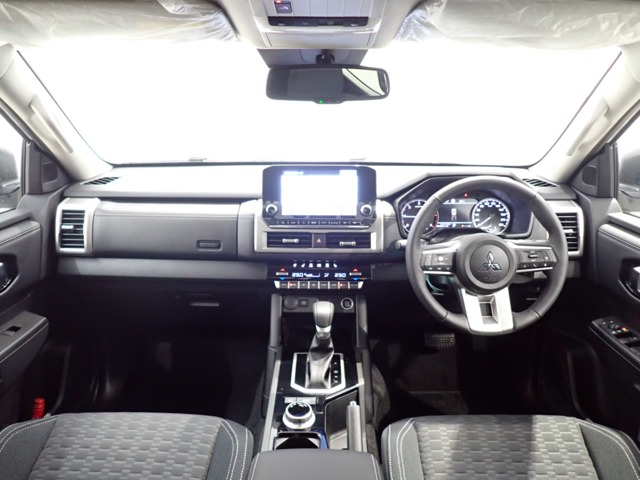Mitsubishi Triton 2